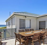 Blue Horizon - beachfront with fireplace - Accommodation Newcastle