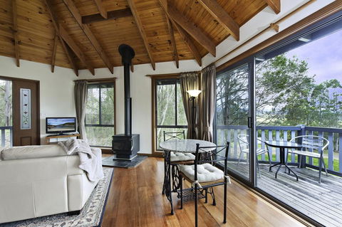 Bluegums Cabins - Accommodation Newcastle 2