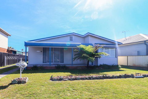 Boikon Beach House - Accommodation Newcastle 0