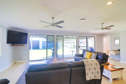 Boikon Beach House - Accommodation Newcastle 3