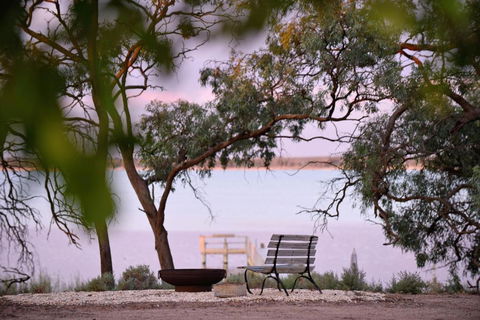 The Jetty Hut - Lake Frontage Barmera Riverland - Accommodation Newcastle 0