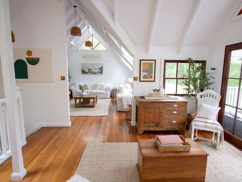 The Tree House - Accommodation Newcastle 0