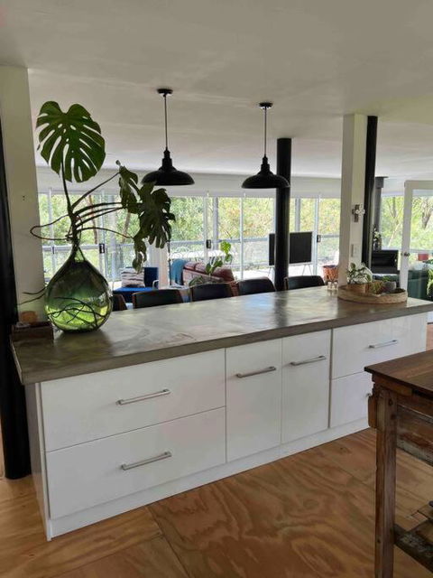 The Treehouse - Accommodation Newcastle 2