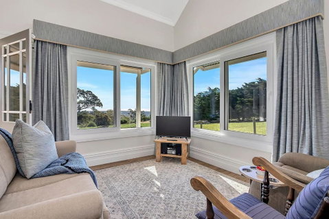 Time Out Train Station - Accommodation Newcastle 2