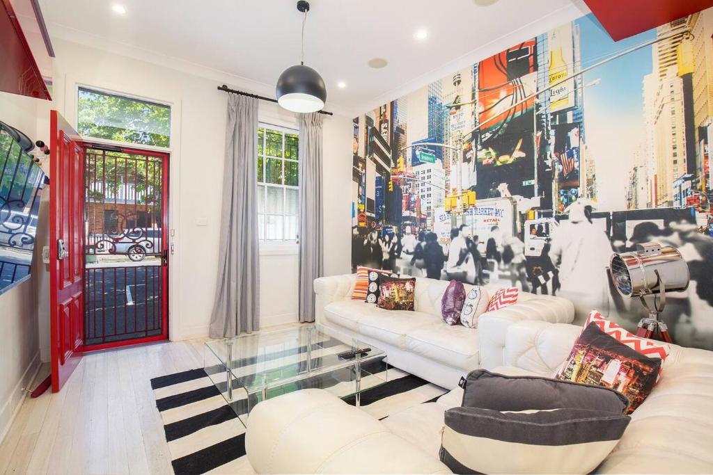 Times Square Terrace - Vibrant Charm in Newy\'s Heart