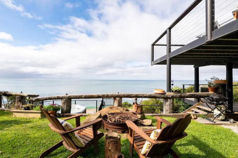 Y Vue - Beachside Apartment With Ocean Views - Accommodation Newcastle 0