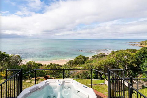 Y Vue - Beachside Apartment With Ocean Views - Accommodation Newcastle 2