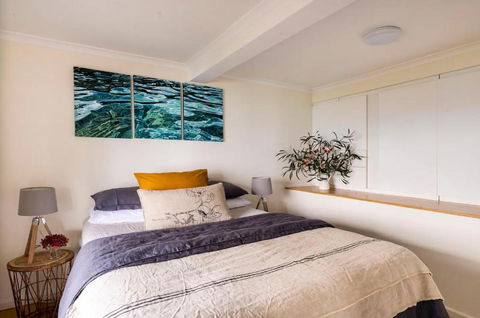 Y Vue - Beachside Apartment With Ocean Views - Accommodation Newcastle 3