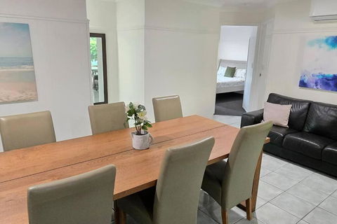 Relaxing Hamptons Style Home In Forest Lake - Accommodation Newcastle 1