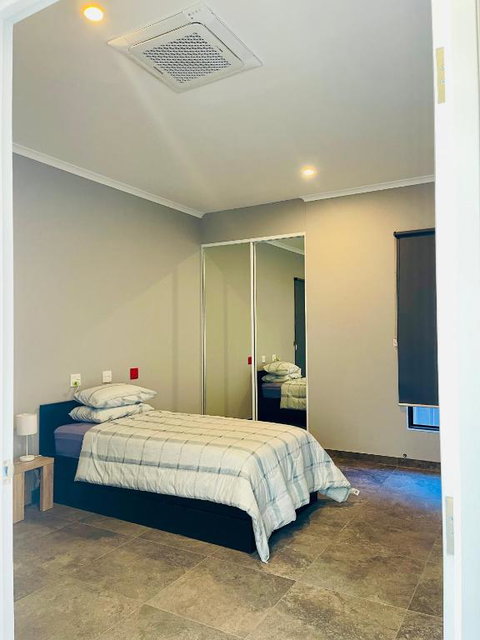 Berrimah Cozy Retreat - Accommodation Newcastle 0