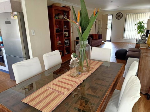 Tingalpa Townhouse Treat - Accommodation Newcastle 3