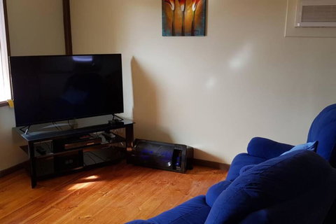 Warmont Apartments Self Contained Home - Accommodation Newcastle 3