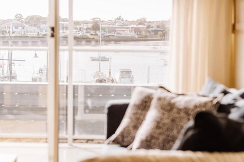 York Cove Hotel - Accommodation Newcastle 0
