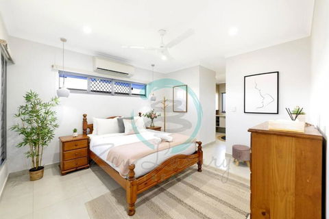 Zenhouse: Prestigous 4-BR Display Home In Muirhead - Accommodation Newcastle 2