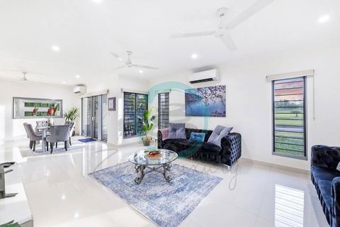Zenhouse: Stylish Muirhead Home Near Park/Hospital - Accommodation Newcastle 0