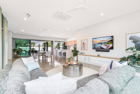 ZenLux Massive 5-BR Holiday Home - Pool - BBQ - Accommodation Newcastle 2