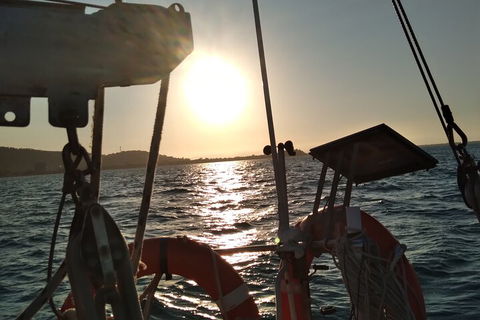 Townsville Private Hire Sunset Sail Sailing Cruise Boat Tour Charter Experience - Accommodation Newcastle 4