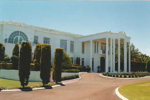 The Billionaire Club - Accommodation Newcastle 2